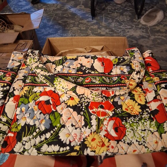 Vera Bradley final price no more discounts Handbags - VERA BRADLEY RETIRED POPPY BAG final price no more discounts